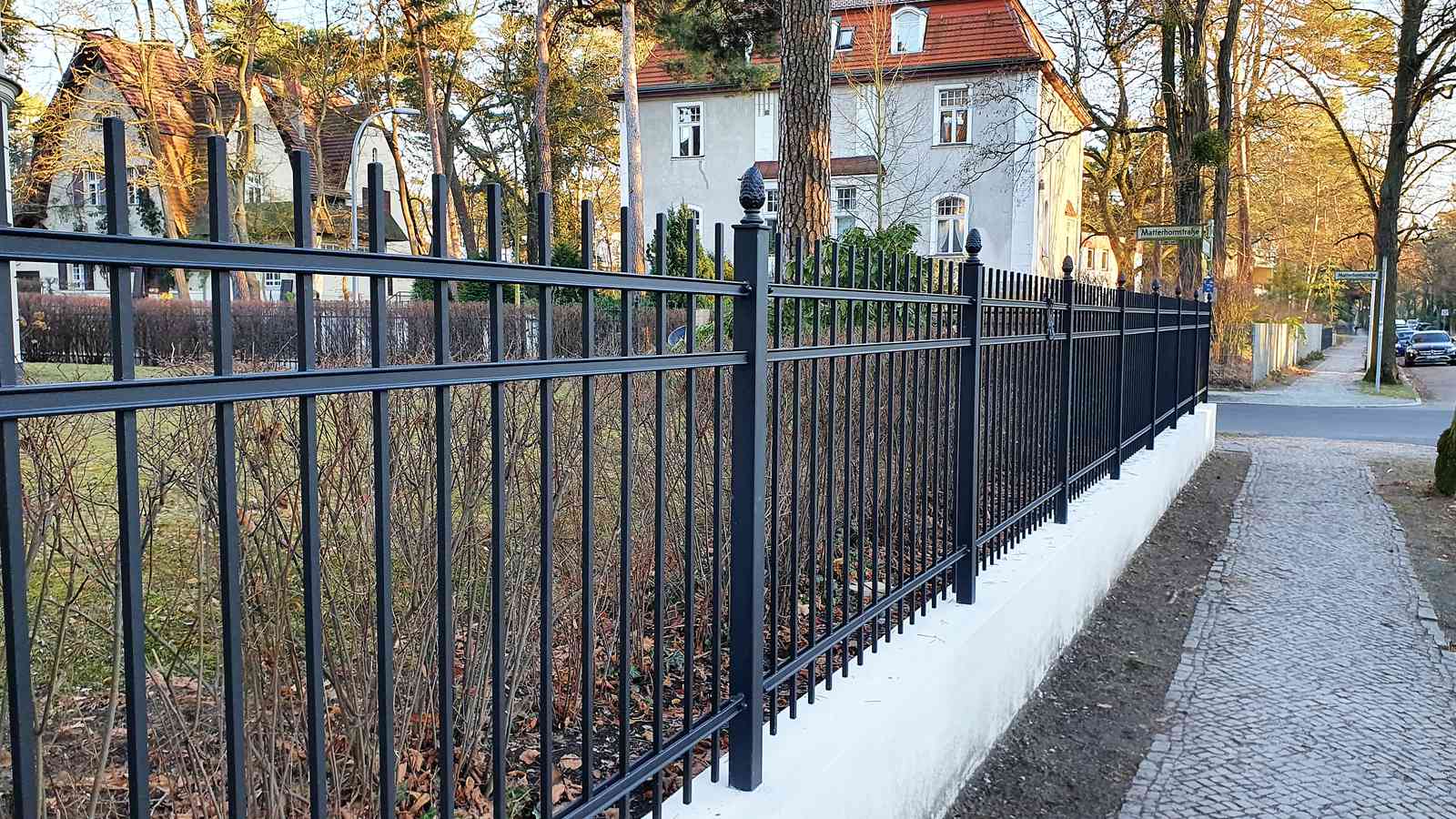 Metallzaun kaufen SchmiedeeisenZaun als Gartenzaun